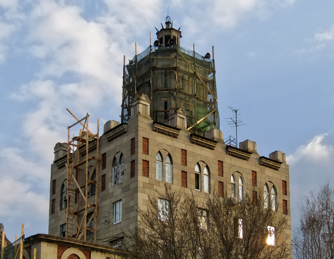 <<МНОГОКВАРТИРНЫЙ ДОМ>>)